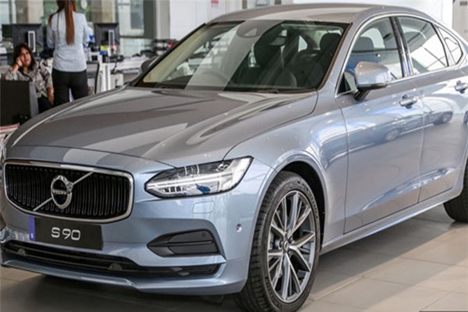 Ngắm mẫu sedan cao cấp Volvo S90 T5 Momentum gần 2 tỷ đồng