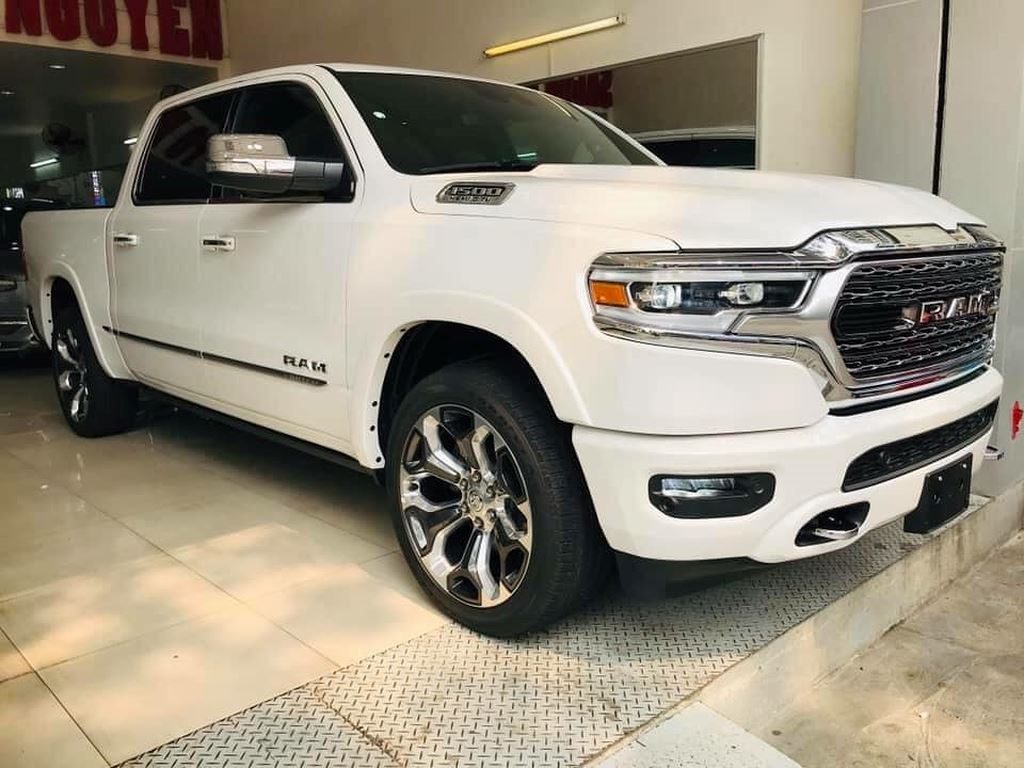 Bán tải khủng RAM 1500 đời 2019 giá 5 tỷ chỉ có một tại Việt Nam