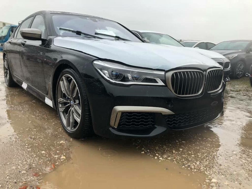 Sedan hạng sang BMW M760Li xDrive G12 đầu tiên về Việt Nam