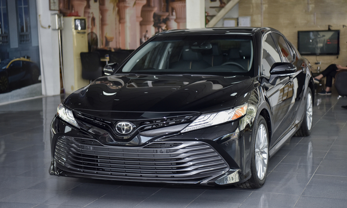 Toyota Camry XLE 2019 hàng độc giá 2,5 tỷ đồng tại Việt Nam