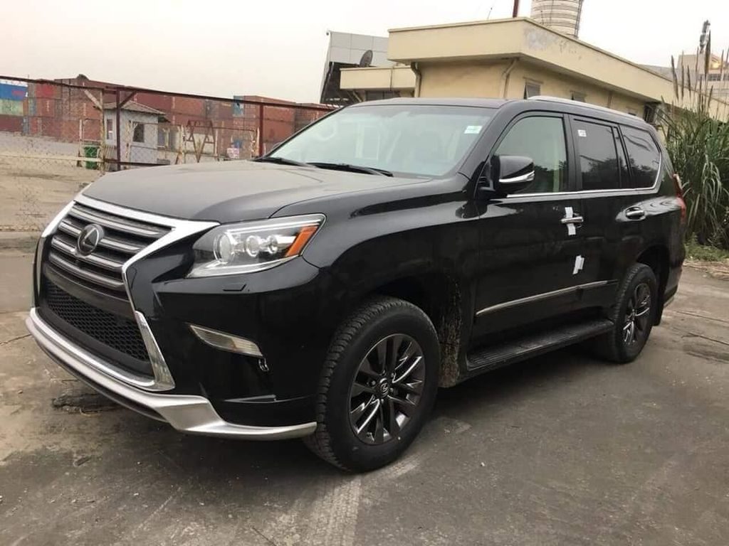 Lexus GX460 2019 giá từ 6,2 tỷ đồng, đầu tiên cập bến Việt Nam