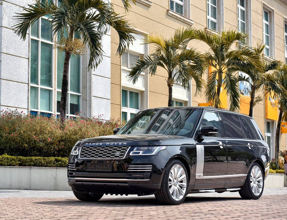 Chiếc Range Rover Autobiography LWB 2018 giá 13 tỷ đồng tại Việt Nam