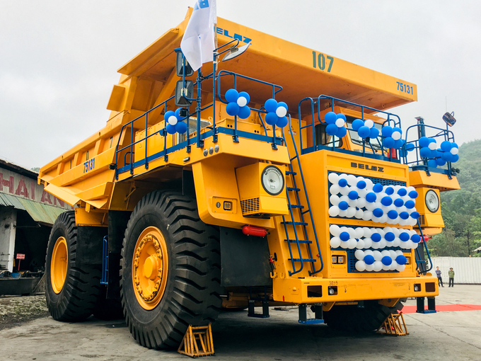 Siêu xe tải BElAZ-75131 có thể chở 130 tấn giá 35 tỷ đồng đầu tiên về Việt Nam