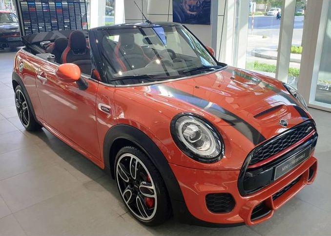 Xe mui trần MINI Convertible JCW đầu tiên về Việt Nam, giá 2,5 tỷ đồng